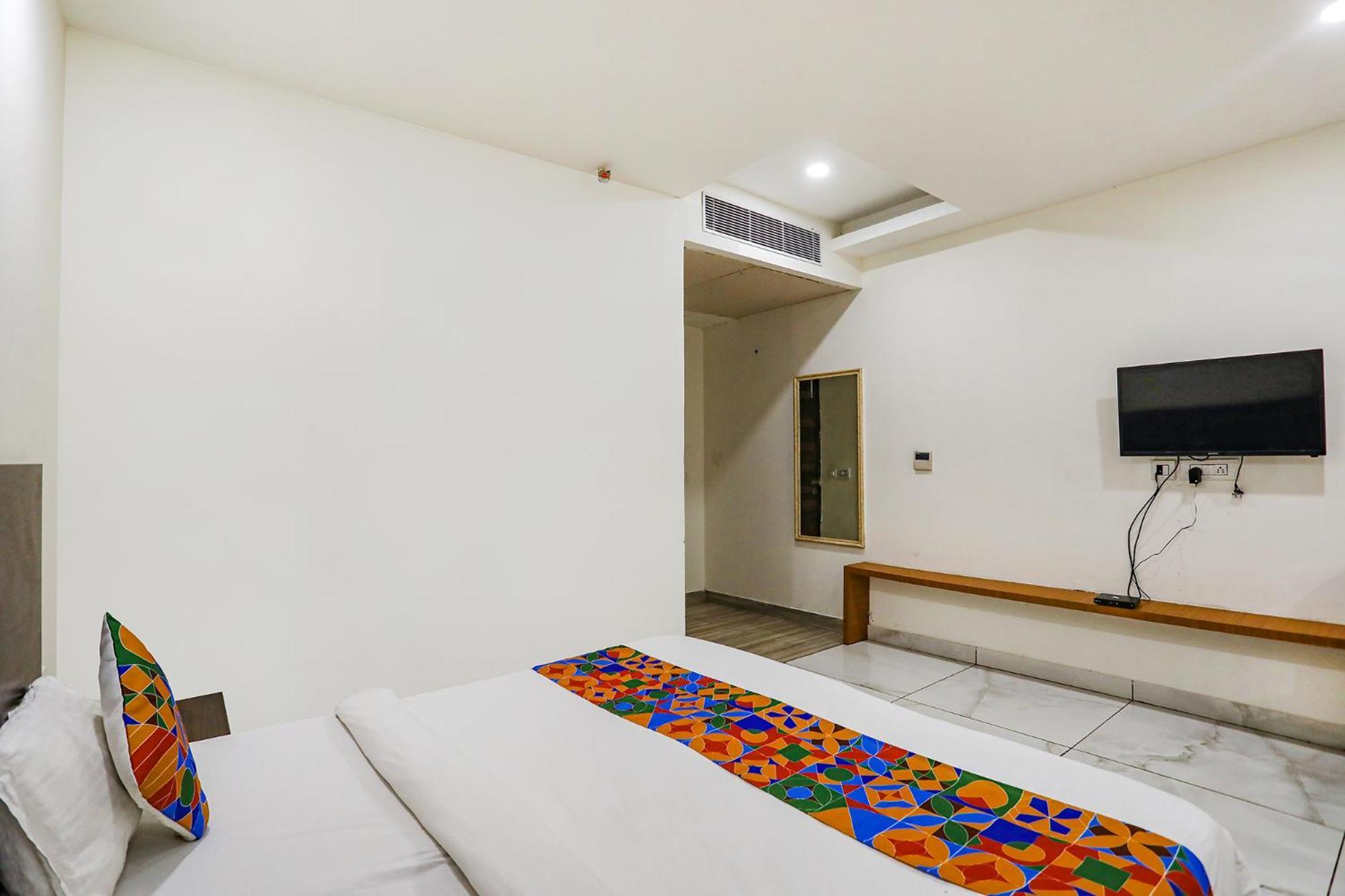 Fabhotel Kinsfolk Ghaziabad Esterno foto