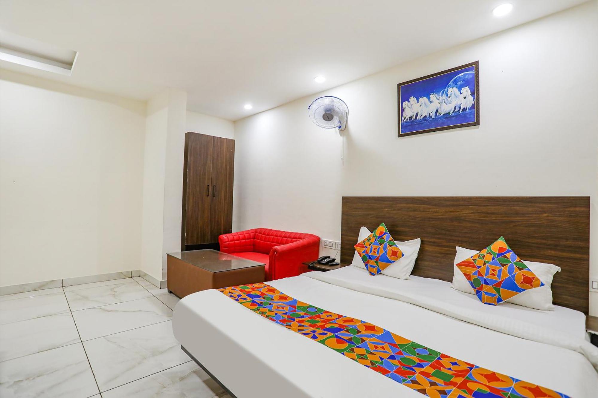 Fabhotel Kinsfolk Ghaziabad Esterno foto