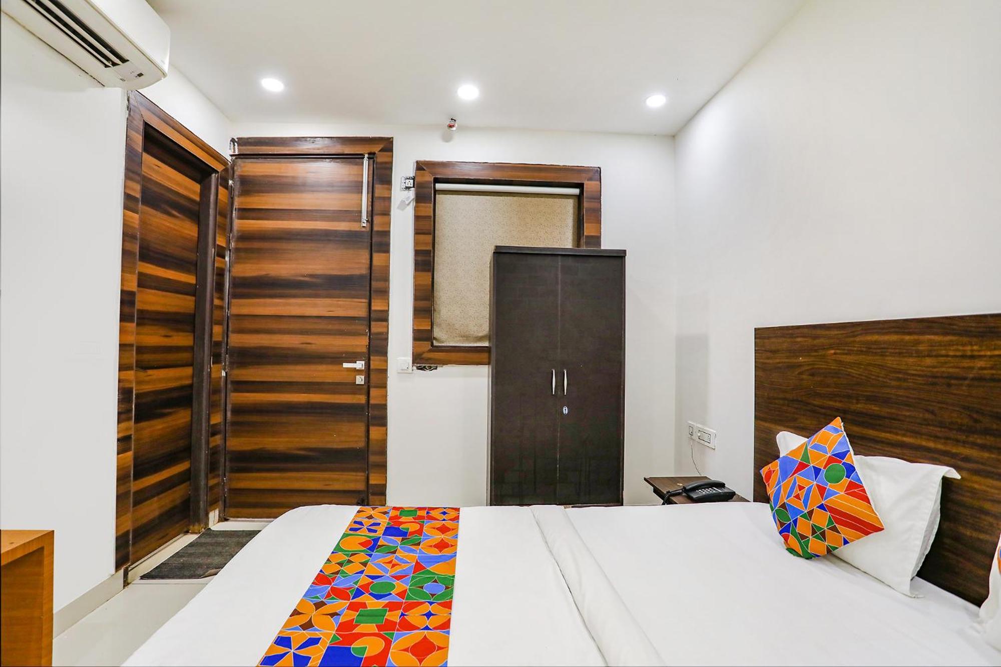 Fabhotel Kinsfolk Ghaziabad Esterno foto