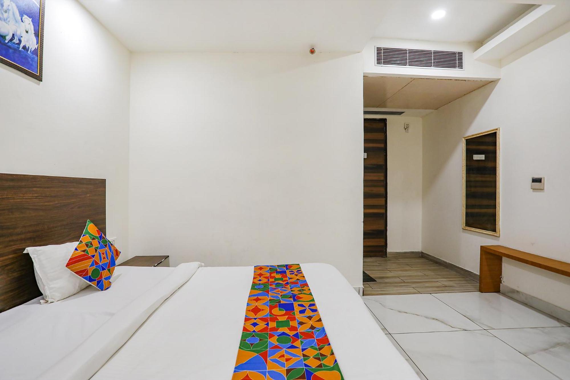 Fabhotel Kinsfolk Ghaziabad Esterno foto